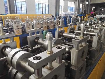 Macchina per la formazione di strisce di acciaio perfetto ad alto volume 380v / 3 fasi / 50 Hz