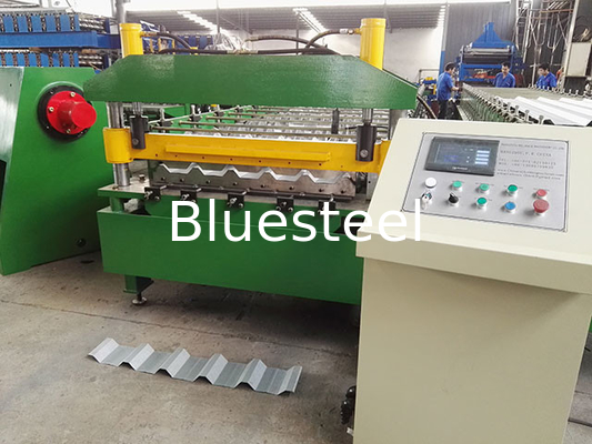 0.3-0.8 mm Spessore Macchina di modellazione a rotoli per tetti metallici 8-15 m/min Velocità di modellazione ± 2 mm Tolleranza di taglio