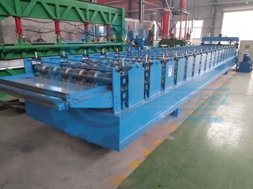 0.3-0.8 mm Spessore Macchina di modellazione a rotoli per tetti metallici 8-15 m/min Velocità di modellazione ± 2 mm Tolleranza di taglio