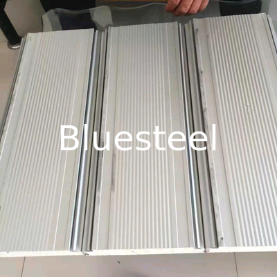Pu pannello sandwich porta del garage chiusura a rulli macchina di formazione a rulli efficiente
